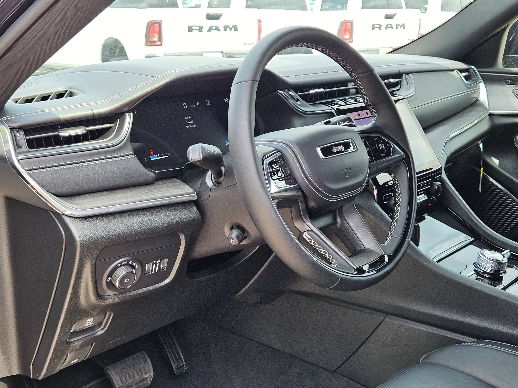 New 2025 Jeep Grand Cherokee L Overland w/ Advanced Protech Group III AWD/4WD image 10