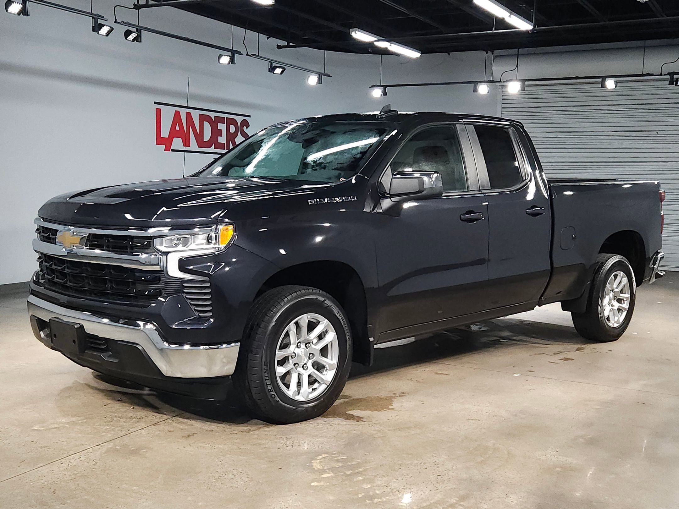 Used 2023 Chevrolet Silverado 1500 LT image 3
