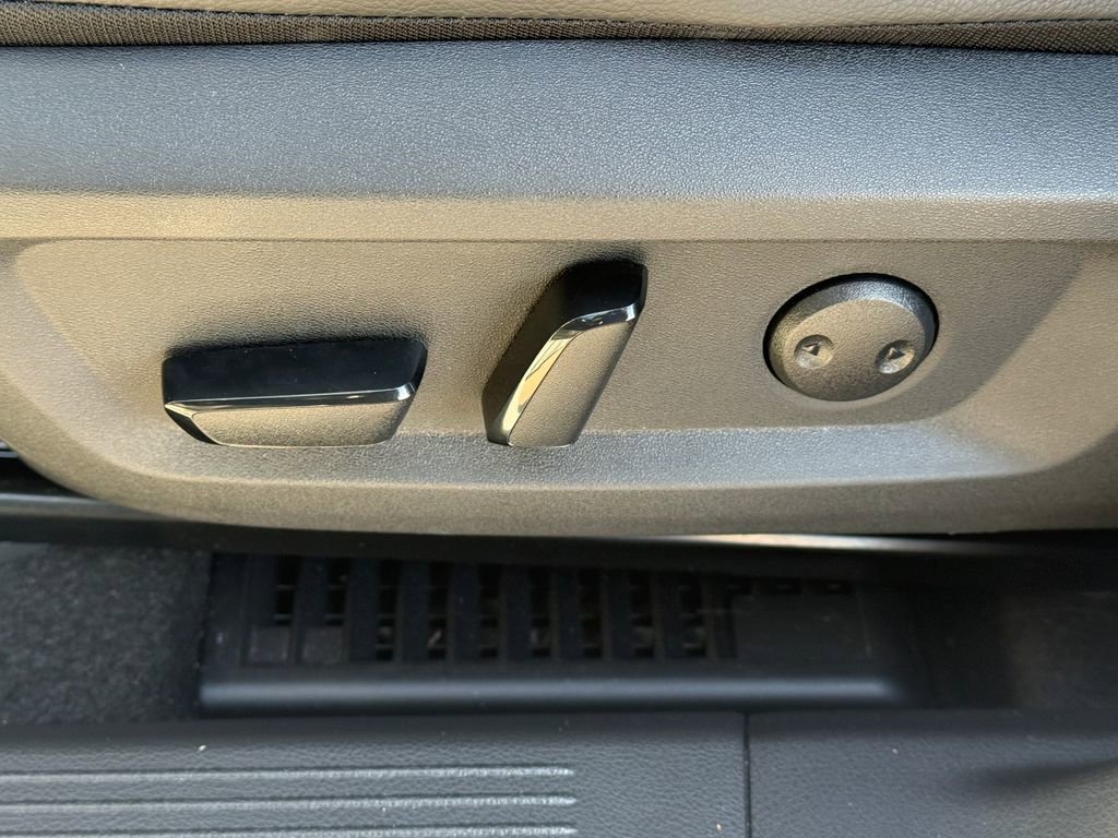 Used 2025 Nissan Rogue SL image 20