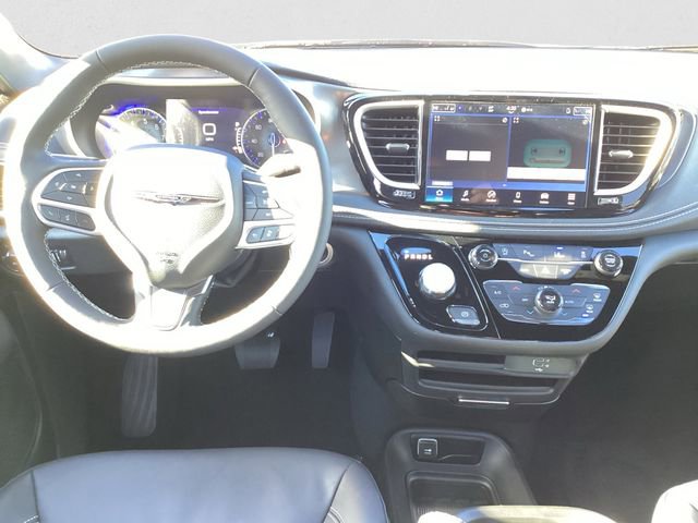 New 2026 Chrysler Pacifica Select image 11