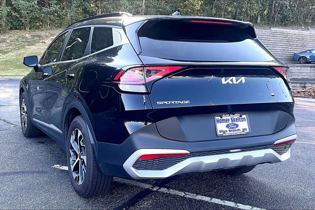 Used 2025 Kia Sportage EX w/ Premium Package FWD image 3