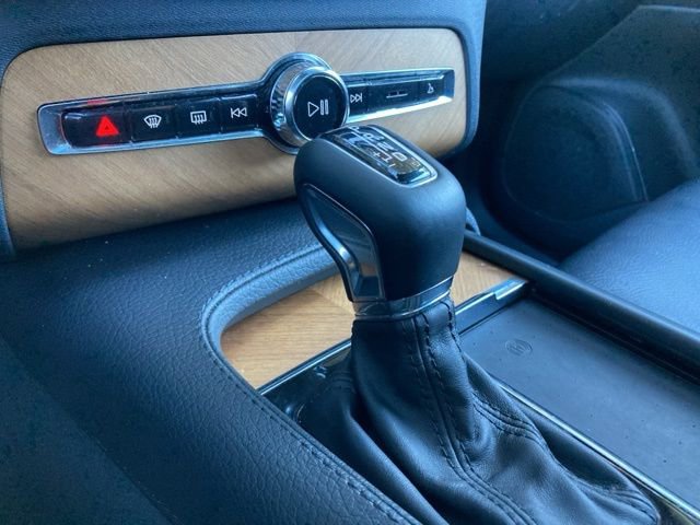 Used 2021 Volvo XC90 T6 Momentum w/ Climate Package image 32