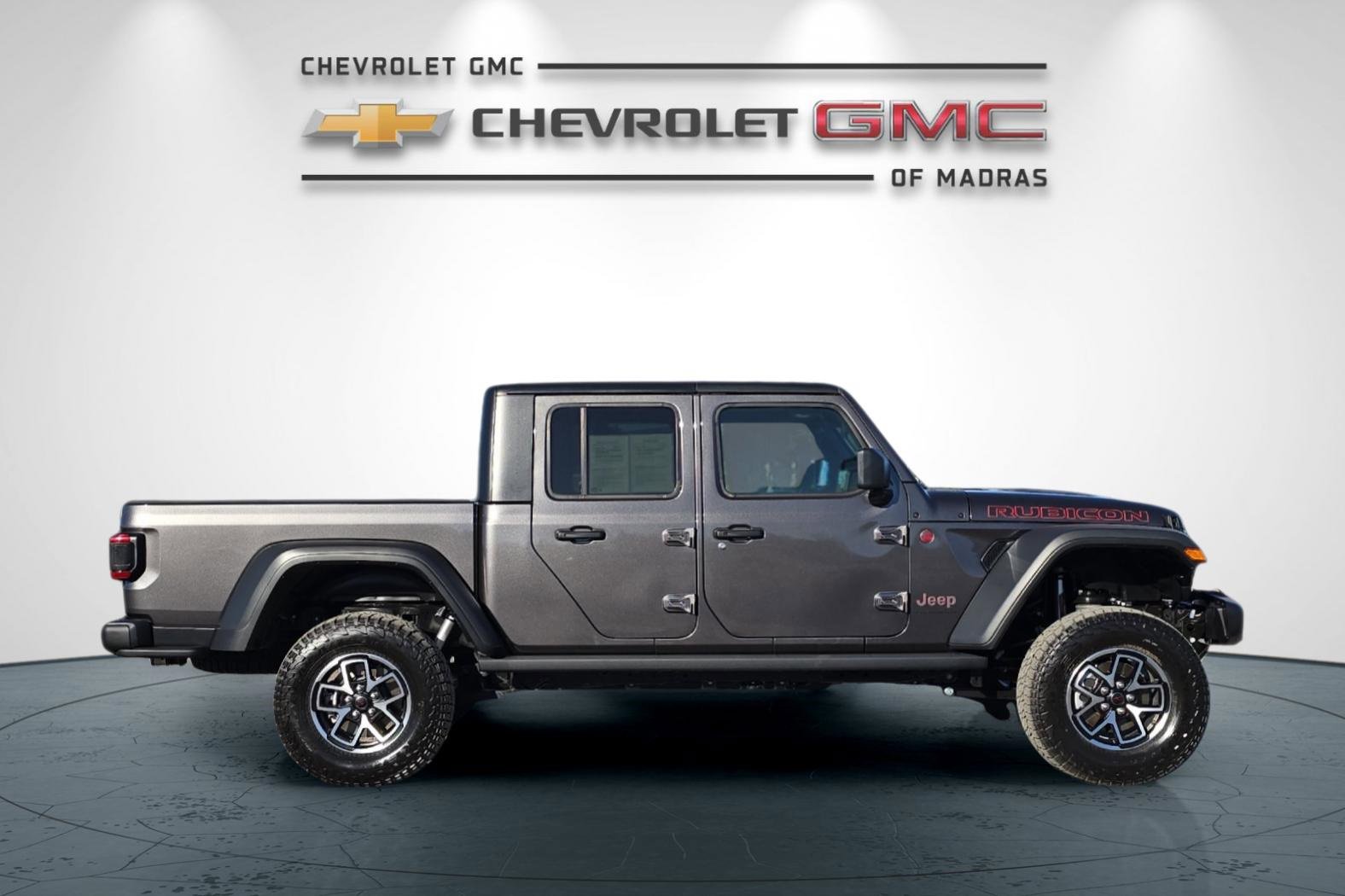 Used 2025 Jeep Gladiator Rubicon w/ Convenience Group image 2