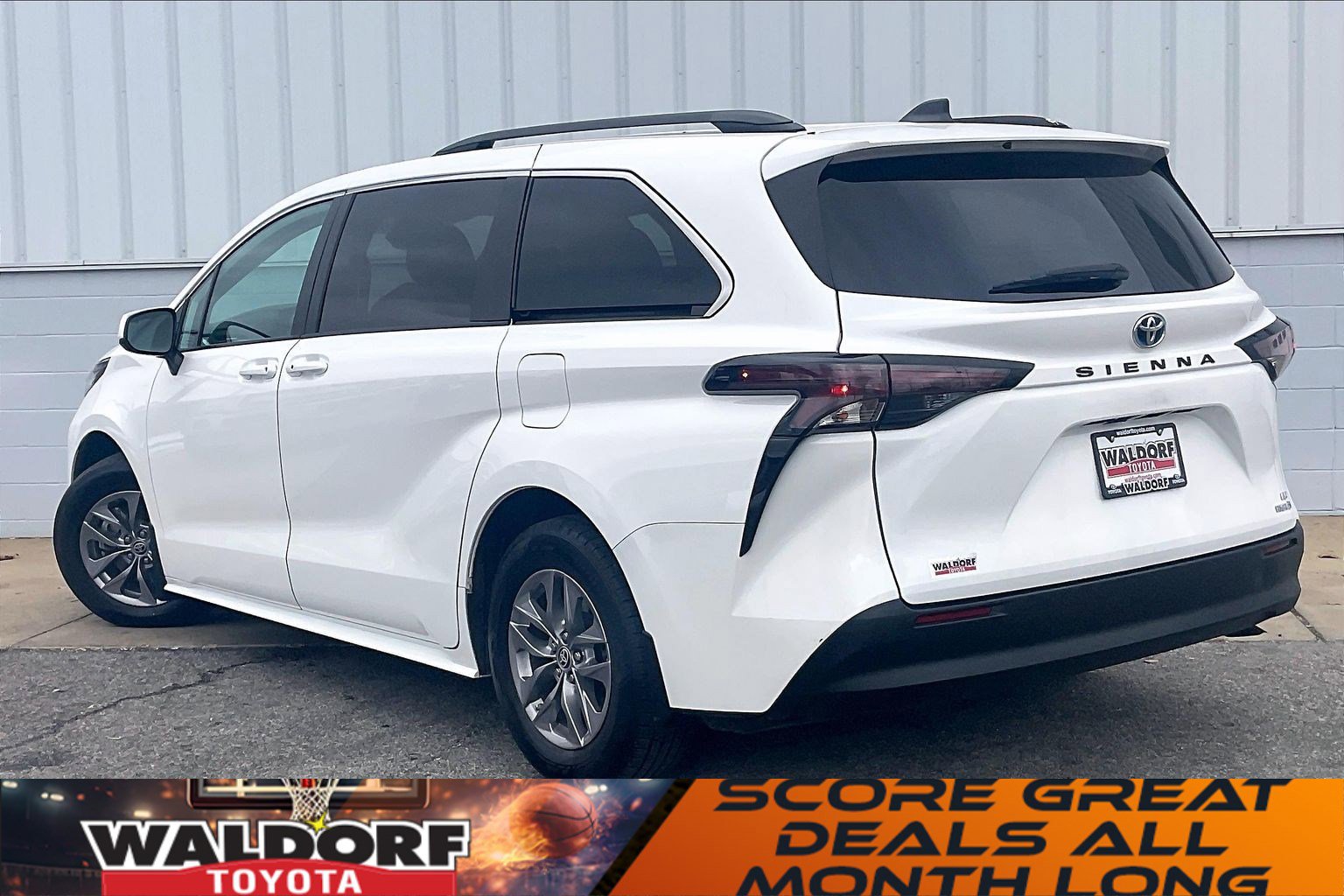 Used 2023 Toyota Sienna LE w/ LE Plus Package image 15