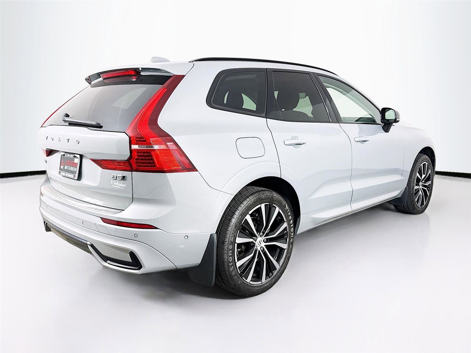 Used 2024 Volvo XC60 B5 Plus w/ Protection Package Premier AWD/4WD image 10