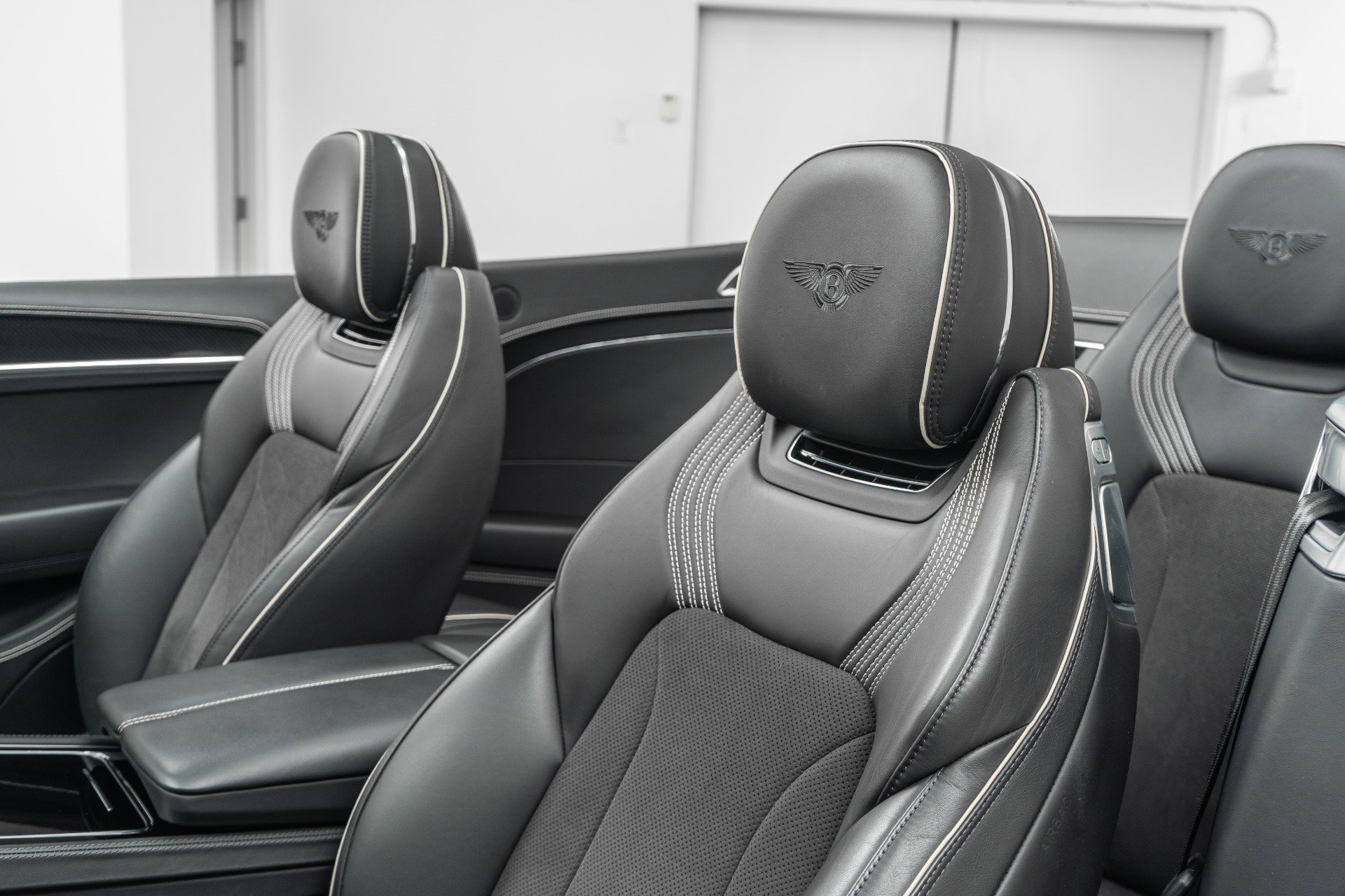 Used 2023 Bentley Continental GT V8 image 26