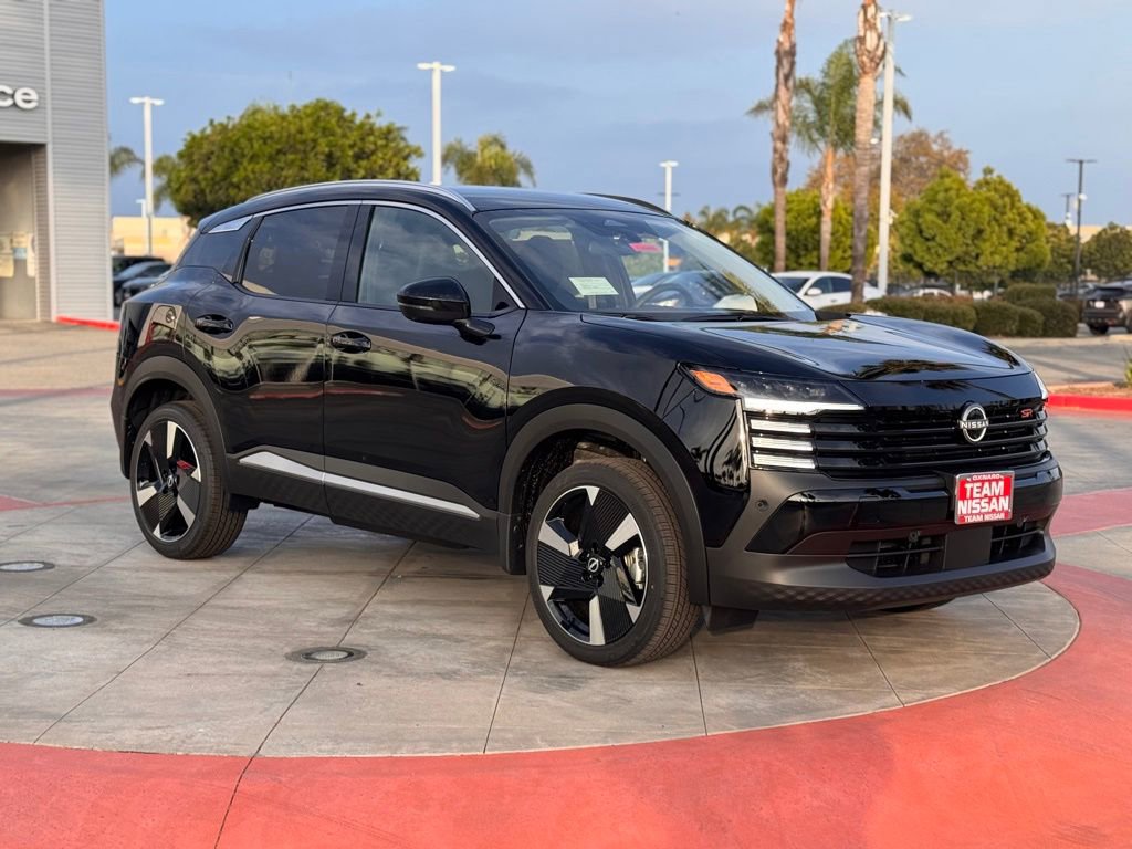 New 2026 Nissan Kicks SR FWD image 2