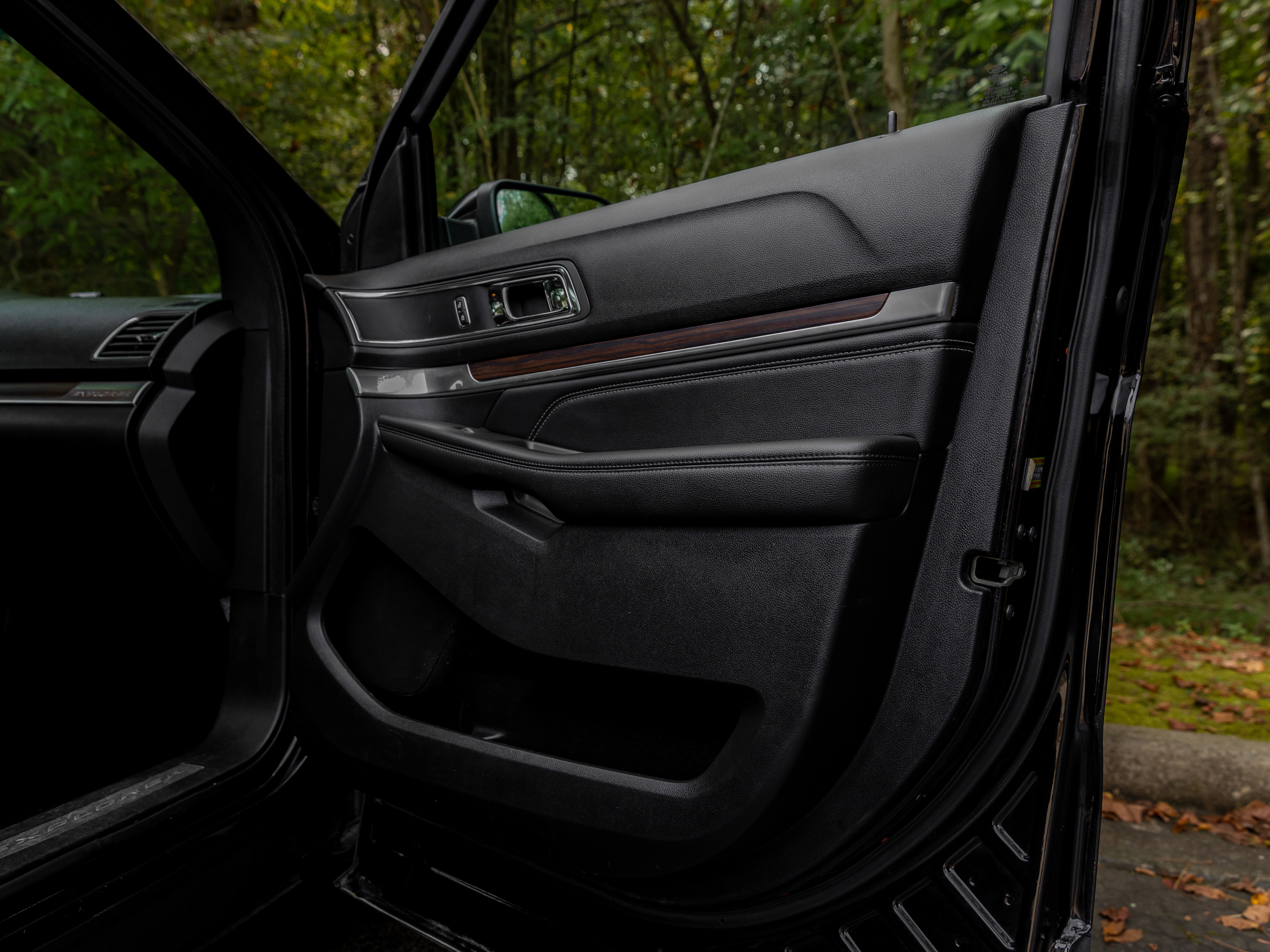 Used 2019 Ford Explorer Limited w/ Class III Trailer Tow Package image 32