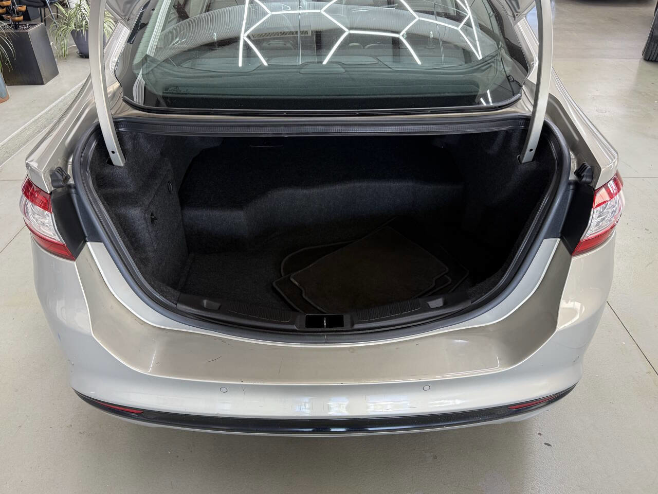 Used 2015 Ford Fusion Titanium FWD image 9