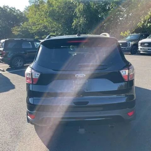 Used 2017 Ford Escape SE w/ SE Leather Comfort Package FWD image 4