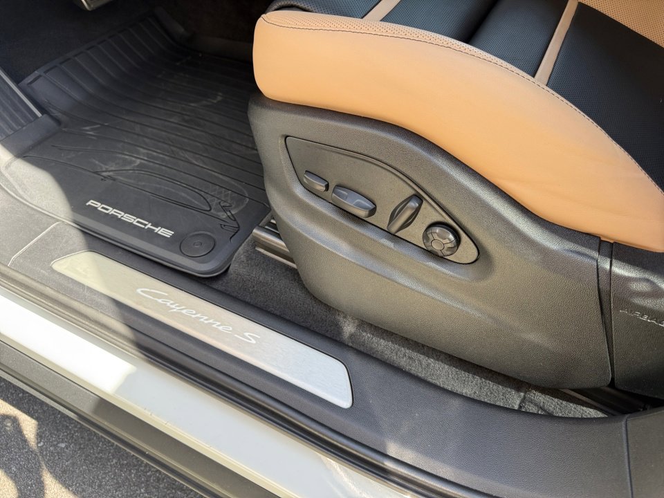 Certified 2025 Porsche Cayenne S image 25