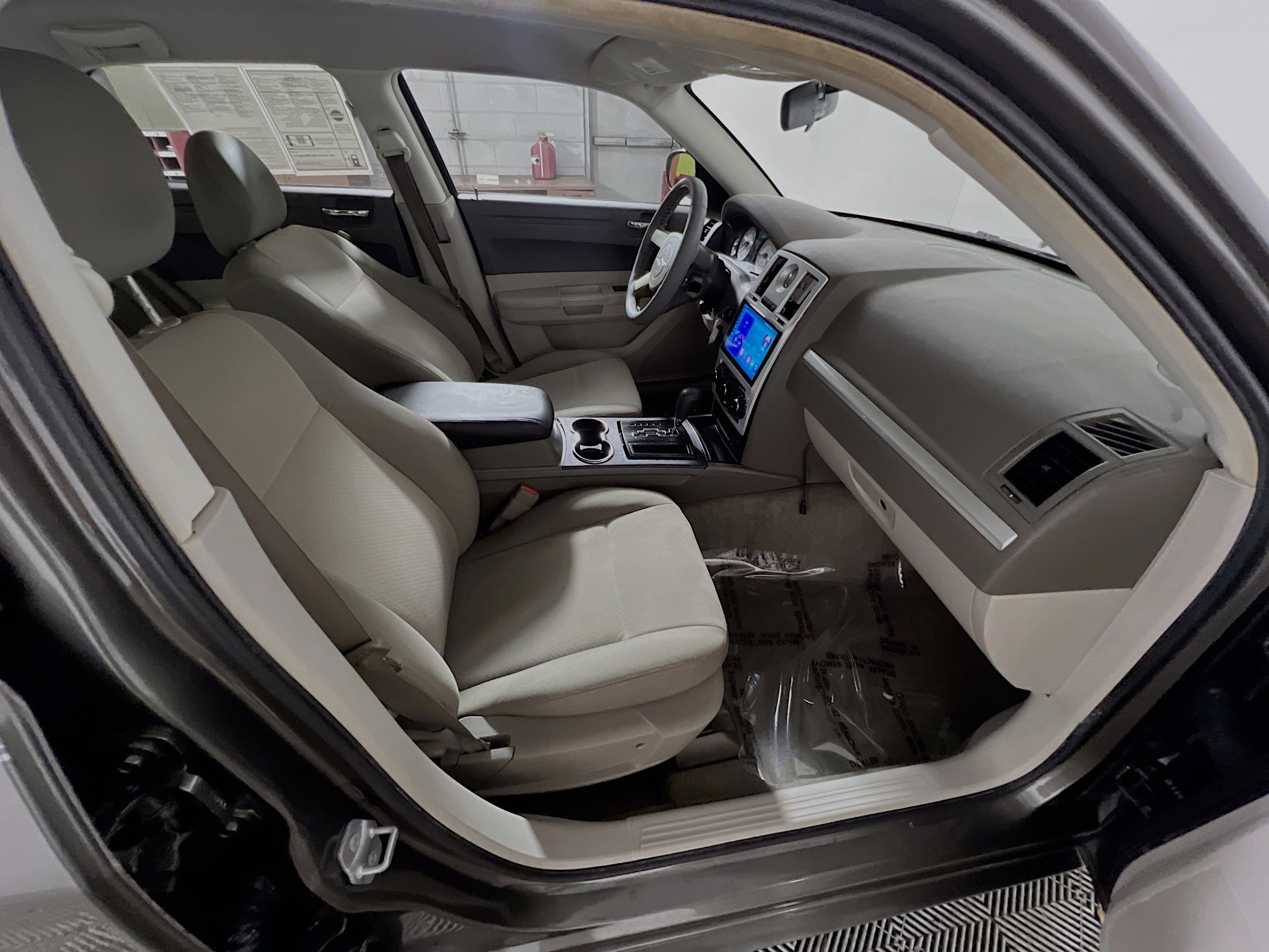 Used 2008 Chrysler 300 LX image 28