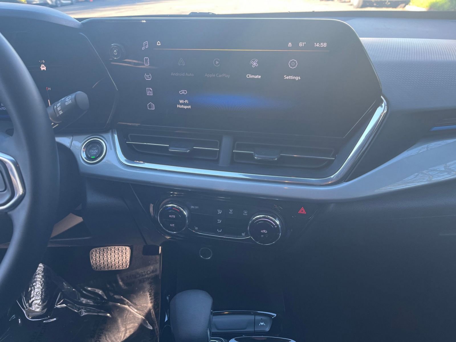 Used 2025 Chevrolet Trax LT w/ LT Convenience Package image 18