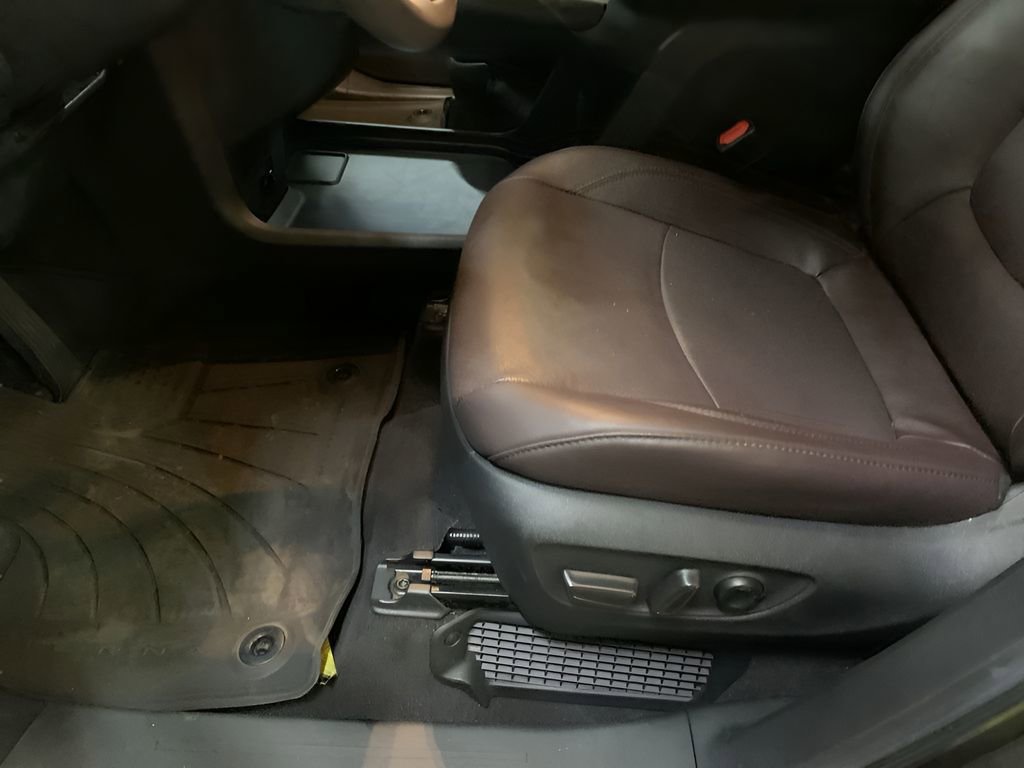 Used 2024 Toyota Sienna Platinum image 10