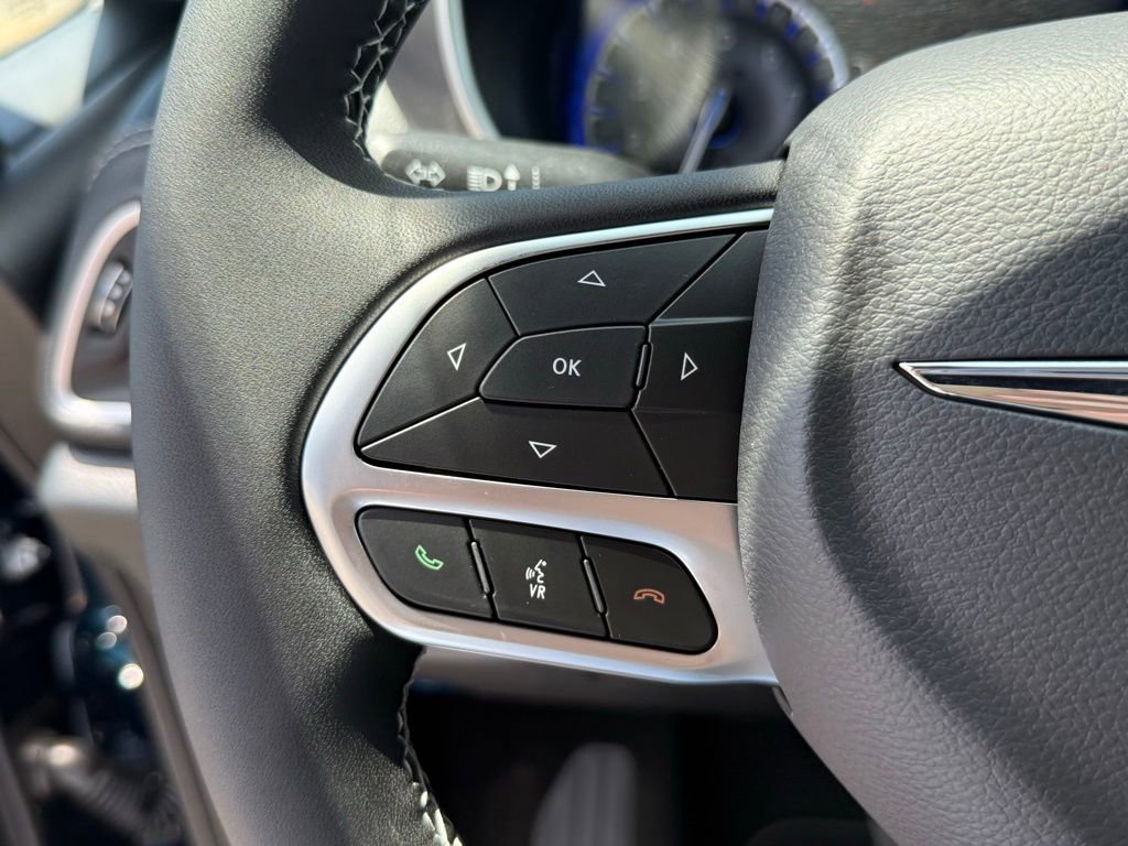 Used 2025 Chrysler Pacifica Select FWD image 20