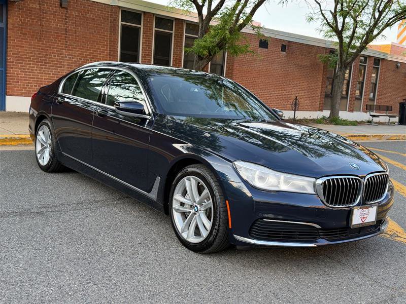 Used 2019 BMW 750i xDrive w/ Luxury Rear Seating Package AWD/4WD image 6