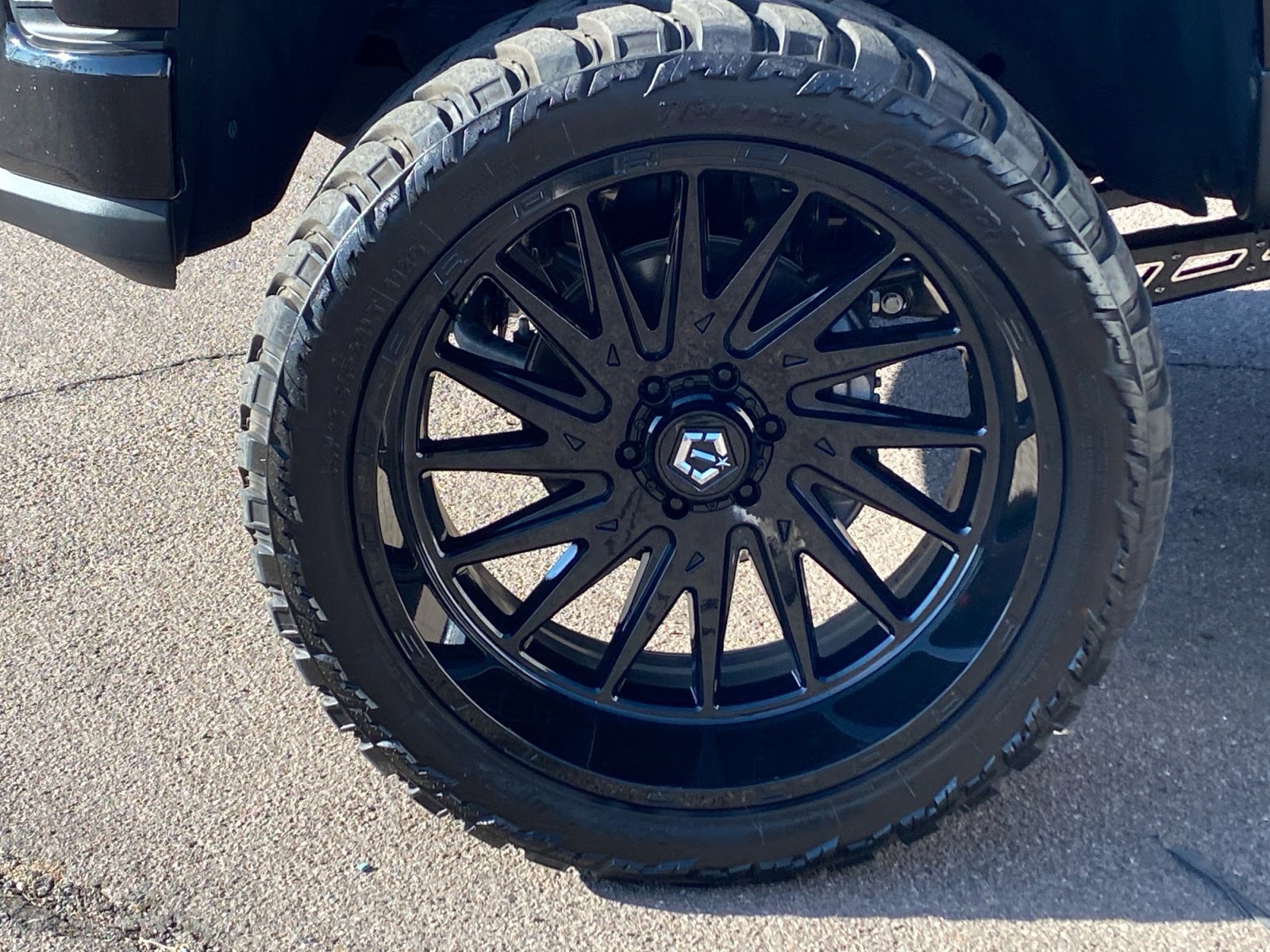 Used 2019 Chevrolet Silverado 1500 High Country w/ Technology Package image 24