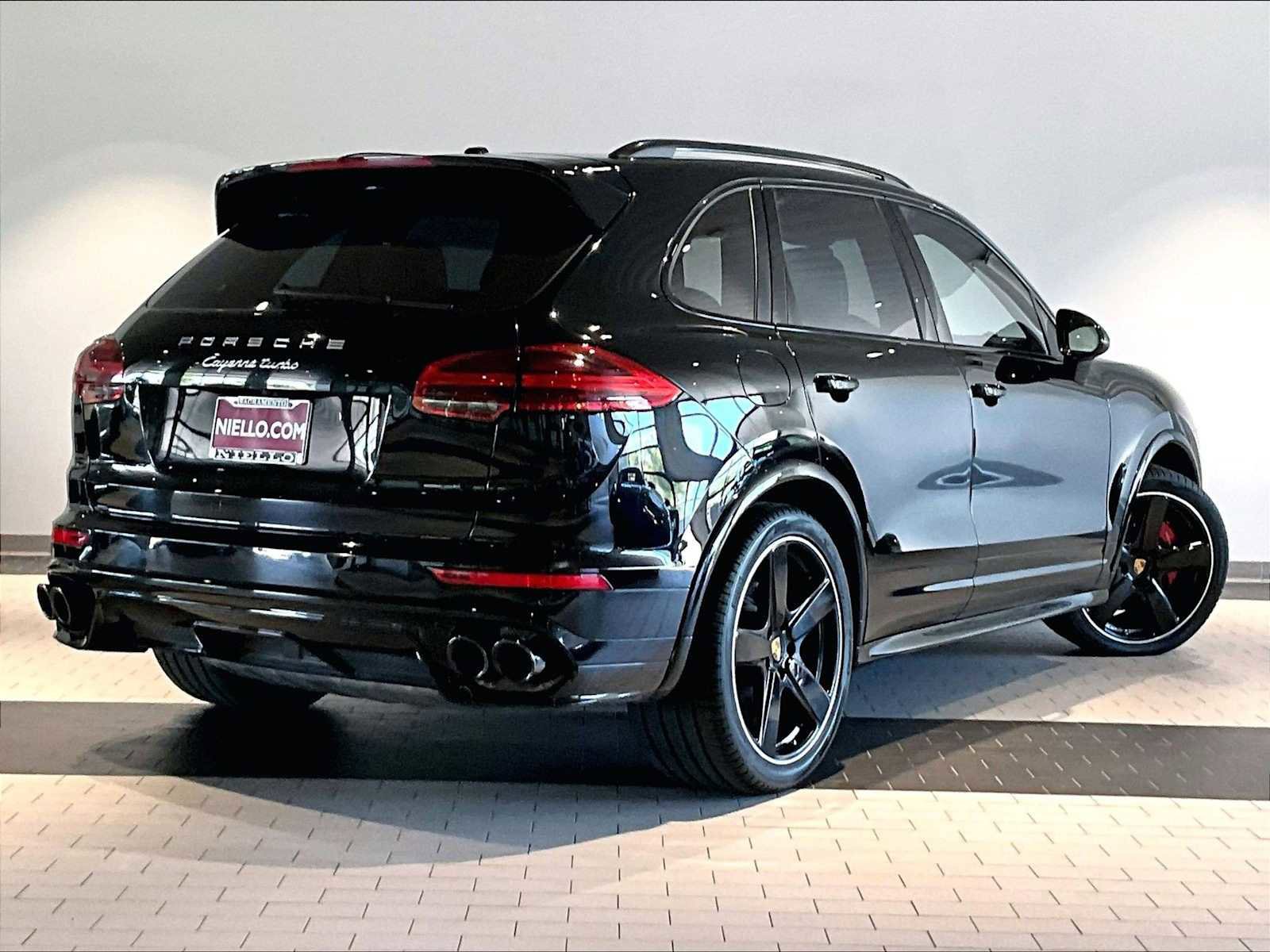 Used 2016 Porsche Cayenne Turbo image 10