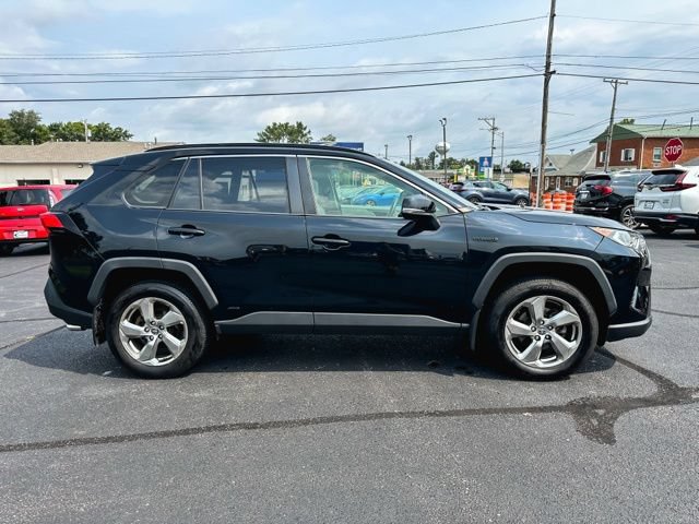 Used 2021 Toyota RAV4 XLE Premium AWD/4WD image 9