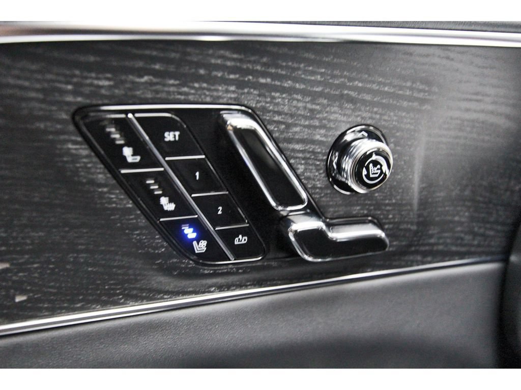 Used 2026 Cadillac Lyriq V w/ Exterior Carbon Fiber Package AWD/4WD image 22