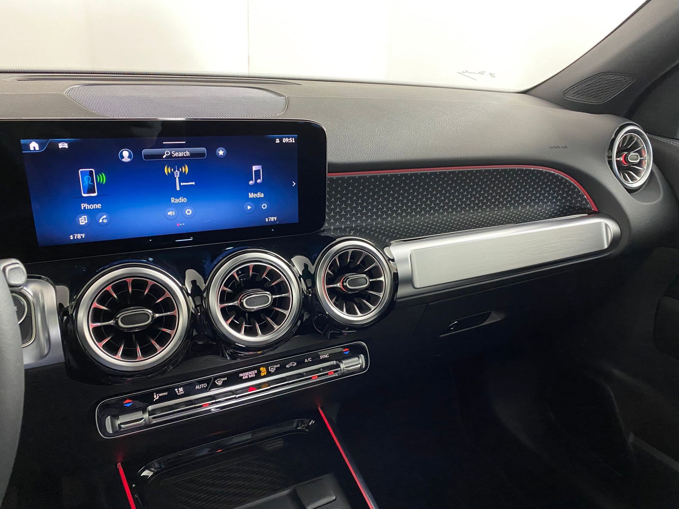 Used 2026 Mercedes-Benz GLB 250 4MATIC image 25