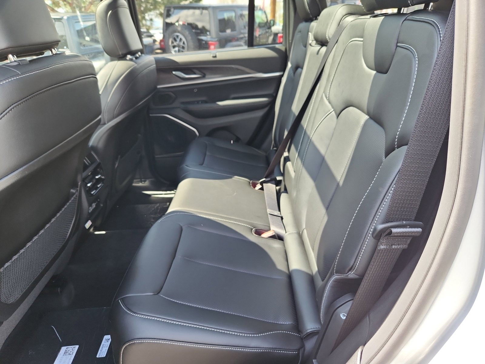 New 2025 Jeep Grand Cherokee Limited 4xe w/ Luxury Tech Group II AWD/4WD image 17