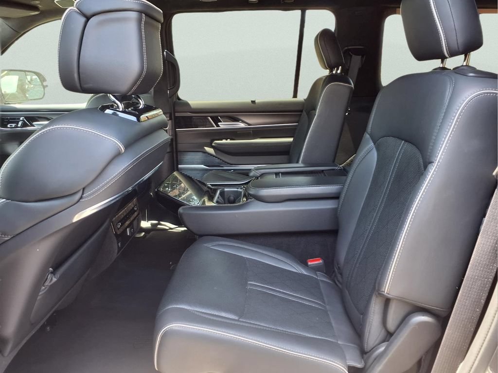 Used 2024 Jeep Grand Wagoneer L Series II AWD/4WD image 6
