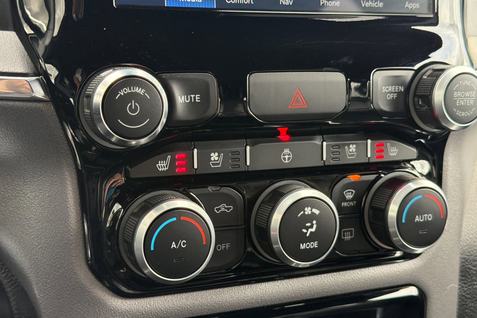 Used 2024 RAM 1500 Laramie image 19