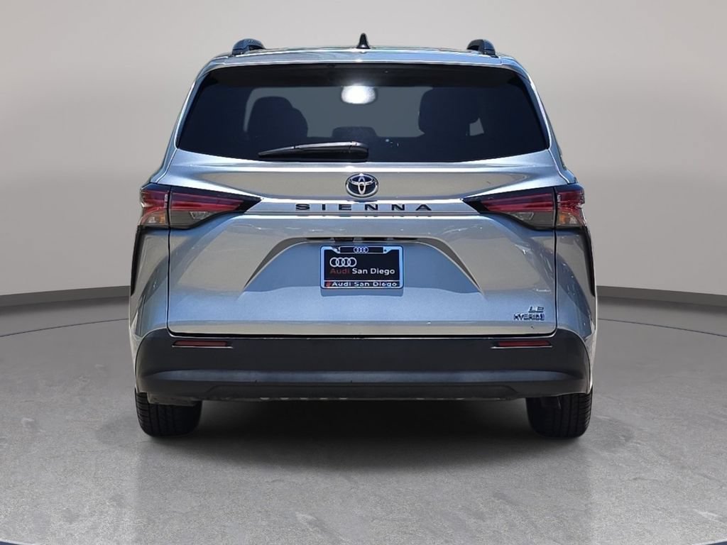 Used 2021 Toyota Sienna LE FWD image 7