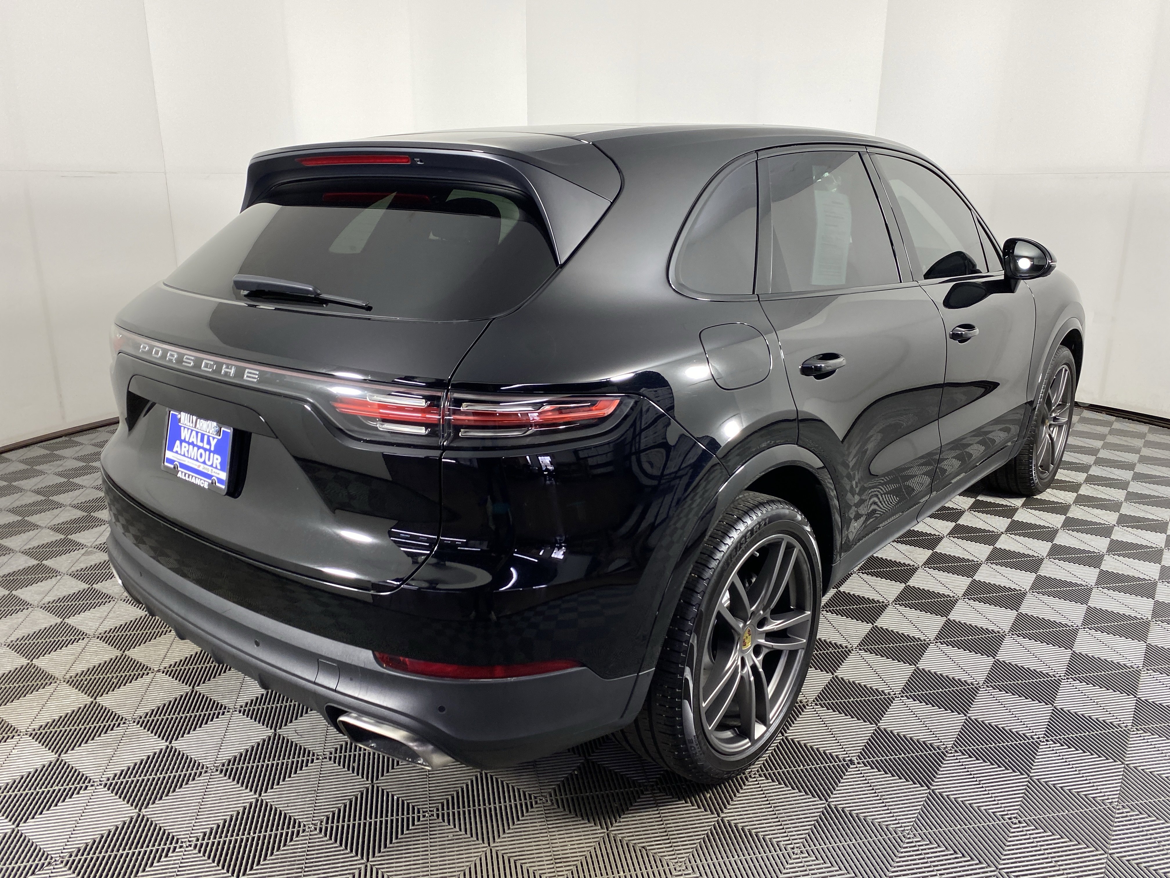 Used 2020 Porsche Cayenne image 9