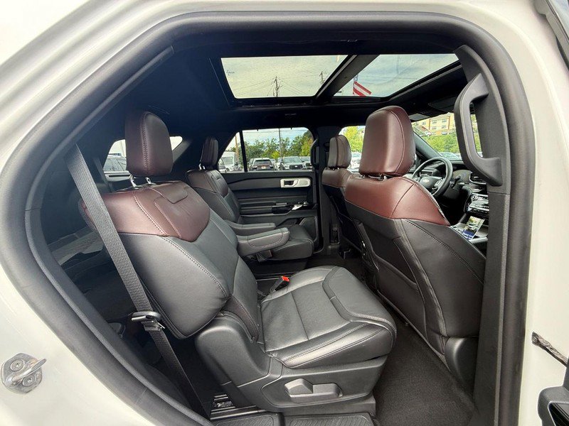 Certified 2023 Ford Explorer Platinum w/ Technology Package AWD/4WD image 15