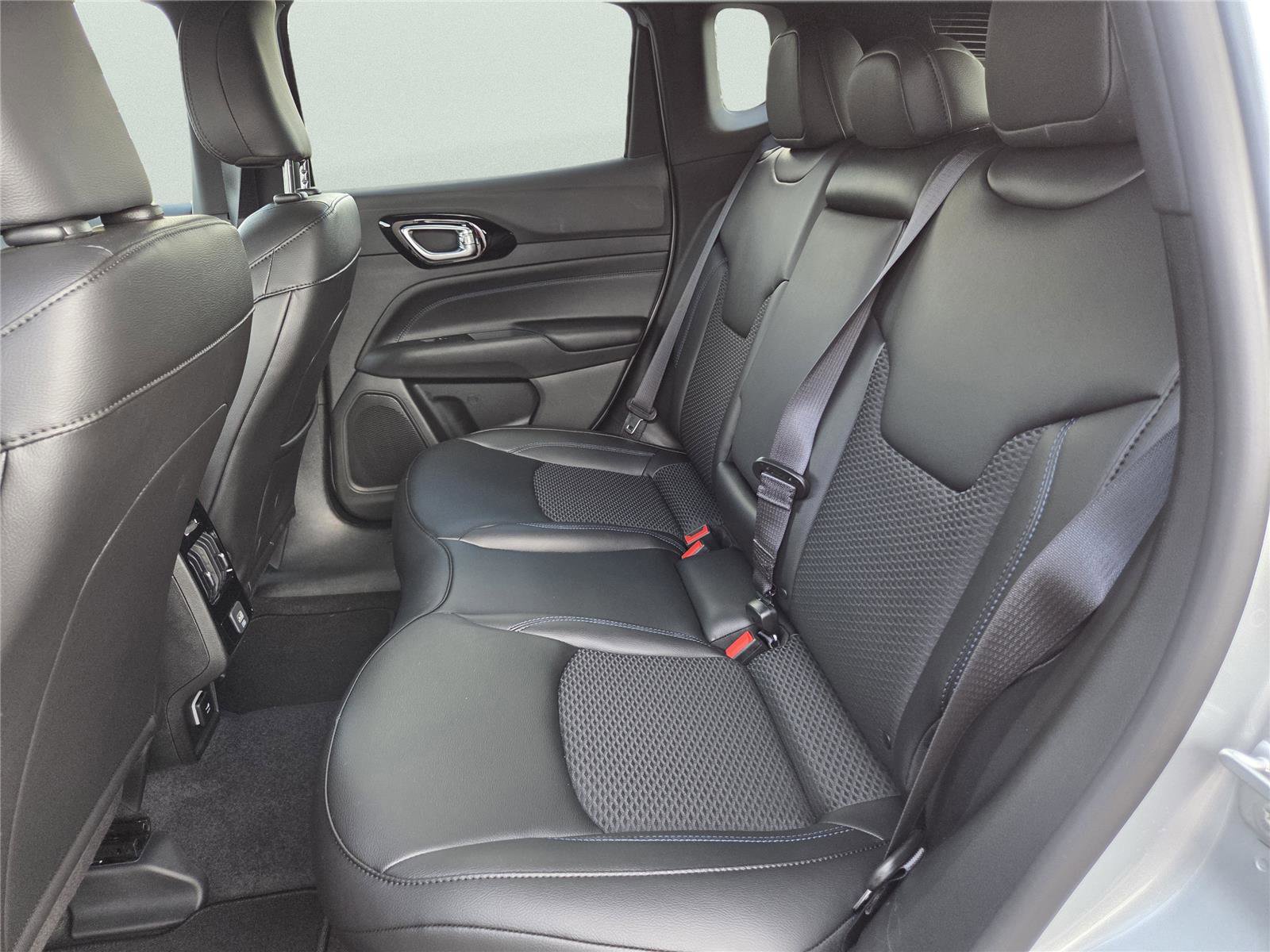 New 2026 Jeep Compass Latitude image 21