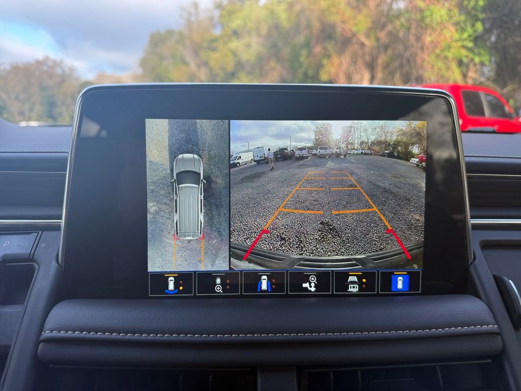 Used 2024 GMC Yukon XL SLT w/ SLT Luxury Package image 32