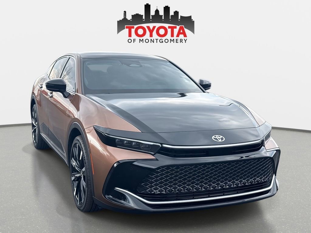 Used 2023 Toyota Crown Platinum image 1