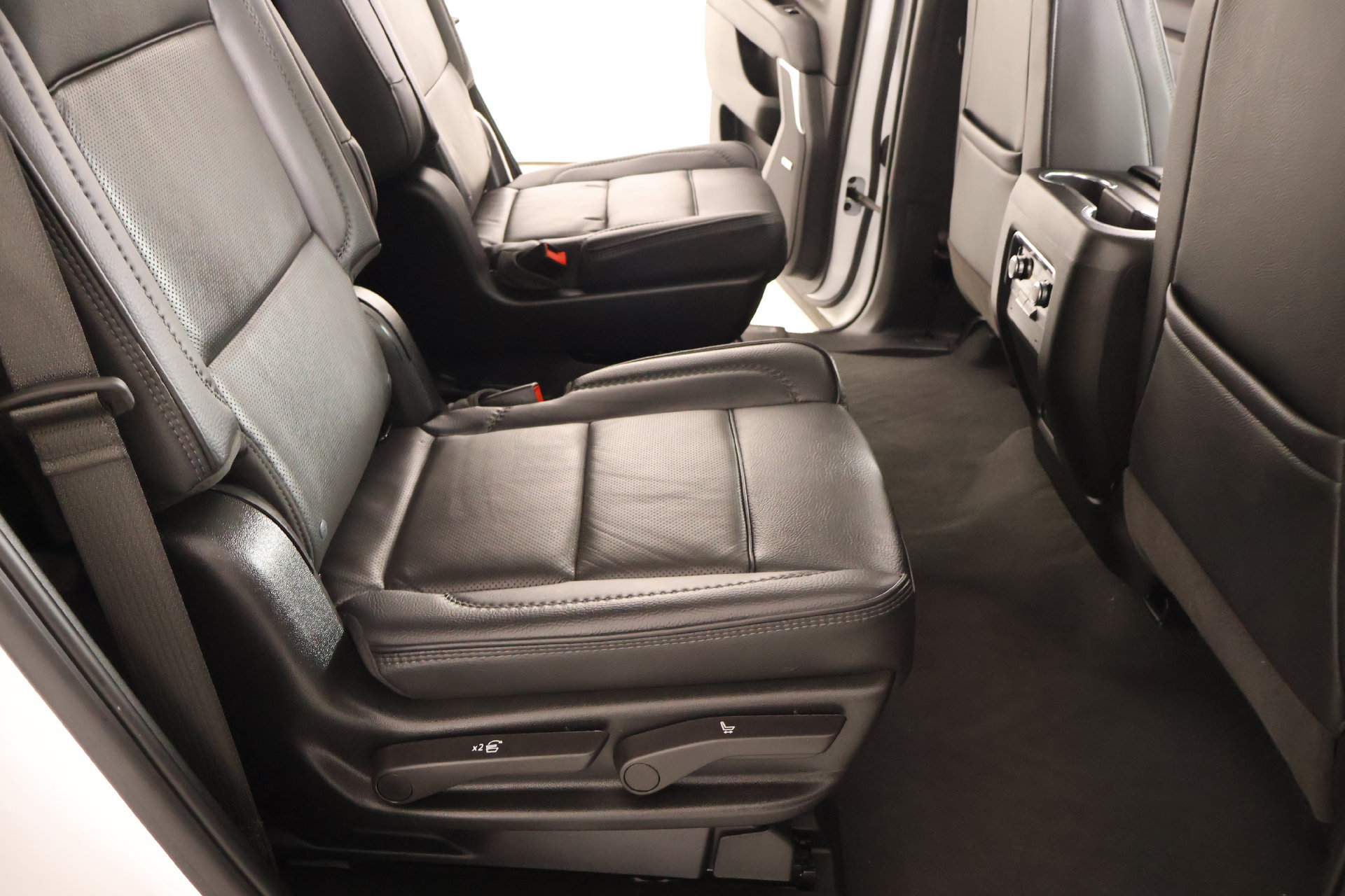Used 2026 GMC Yukon Denali w/ Sun & Power Step Package AWD/4WD image 15