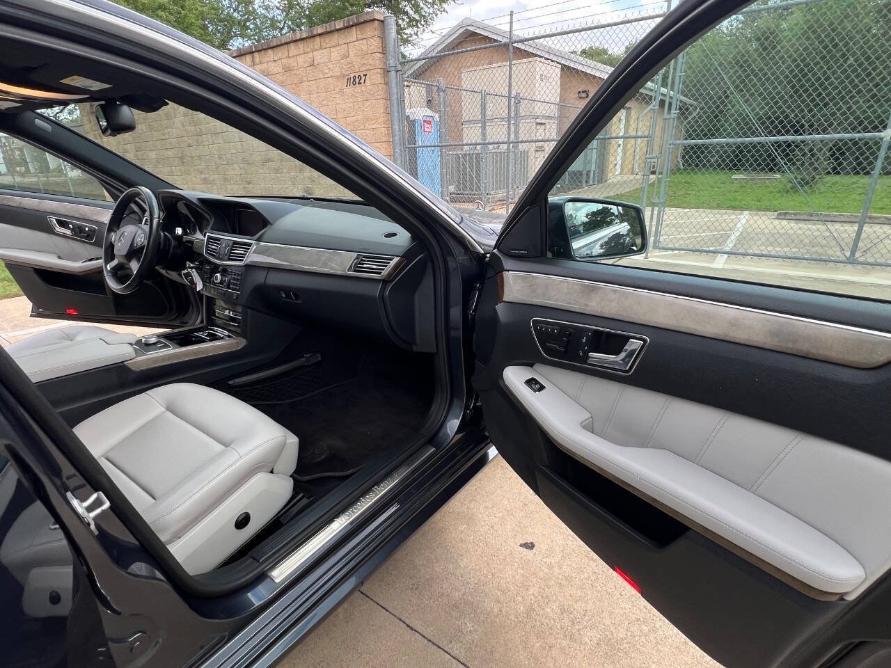 Used 2010 Mercedes-Benz E 350 Sedan image 25