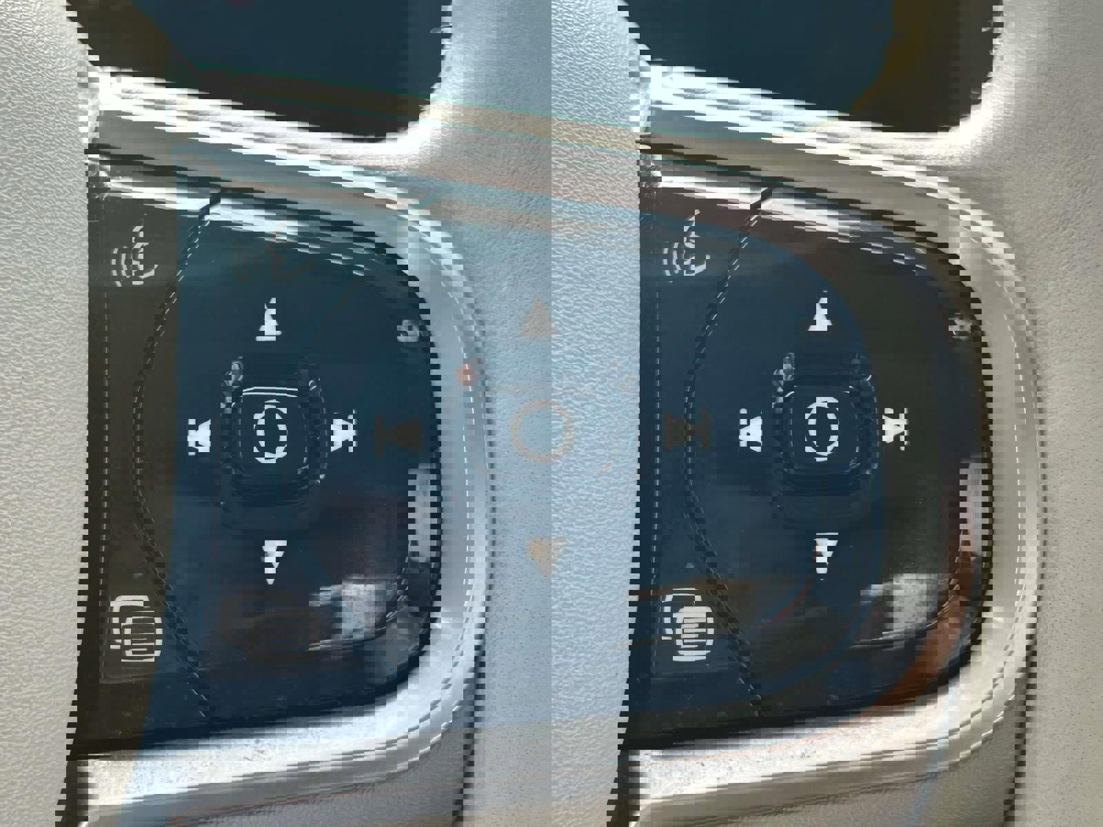 Certified 2023 Volvo XC60 B5 Core image 23