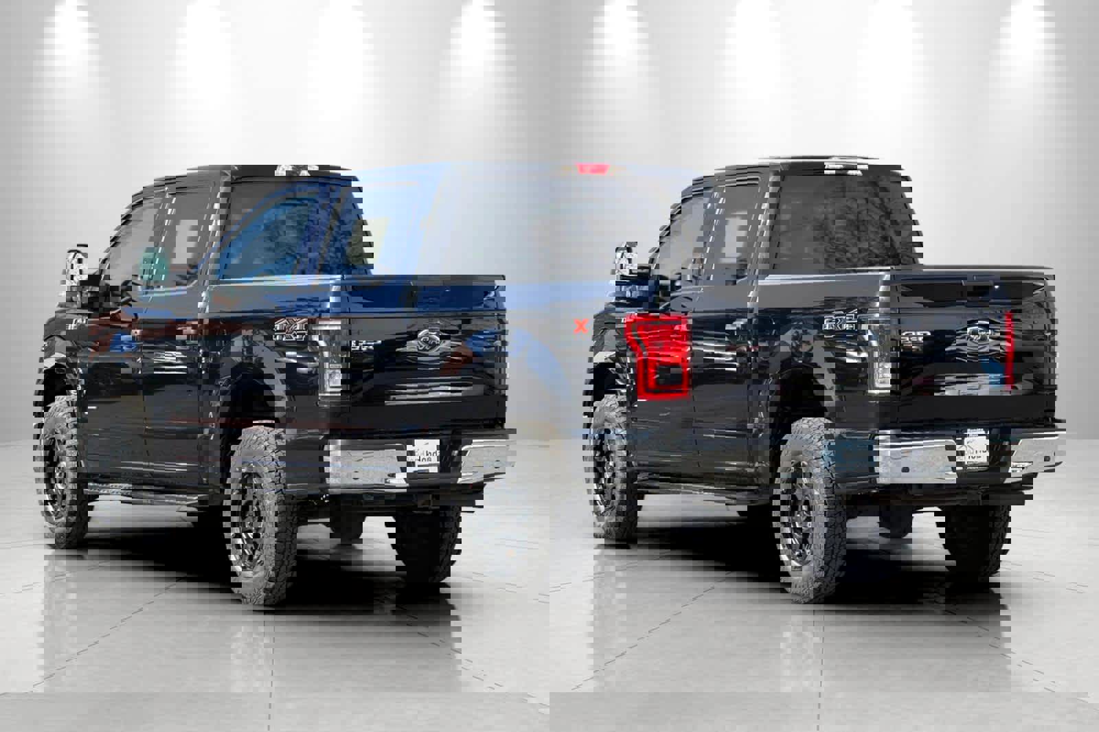 Used 2017 Ford F150 XLT w/ Trailer Tow Package image 6