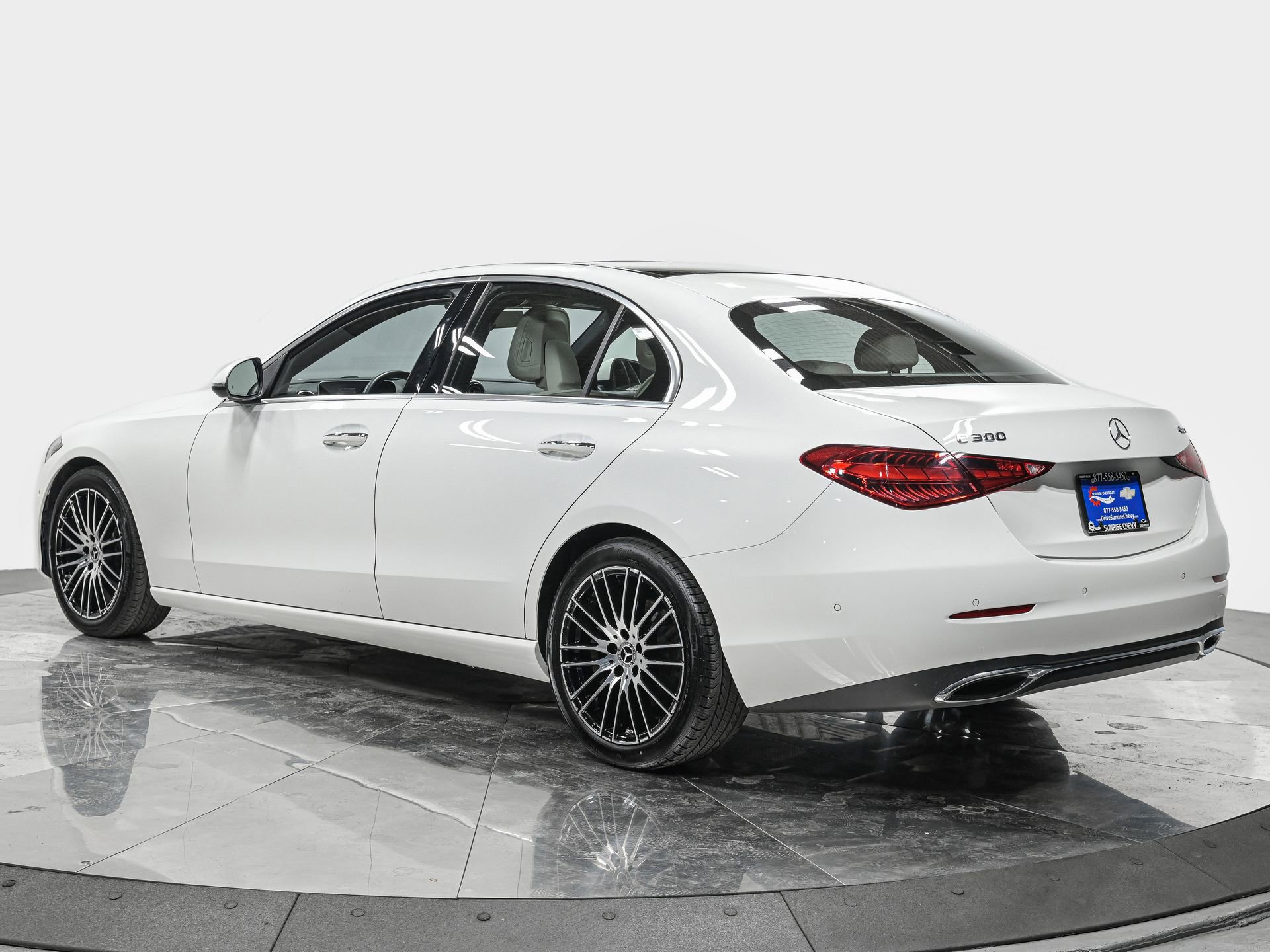 Used 2025 Mercedes-Benz C 300 4MATIC Sedan image 4