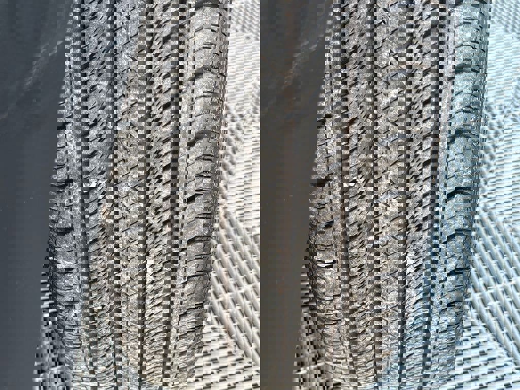 Used 2025 Chevrolet Trax RS w/ Driver Confidence Package image 24