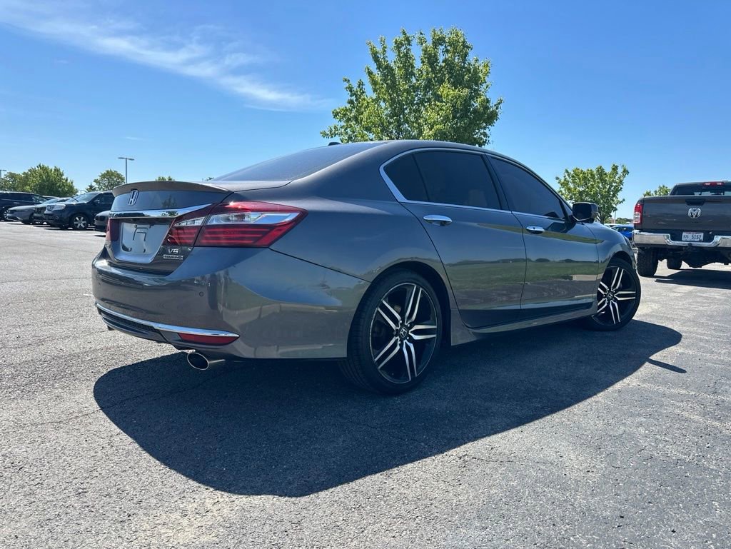 Used 2017 Honda Accord Touring image 10