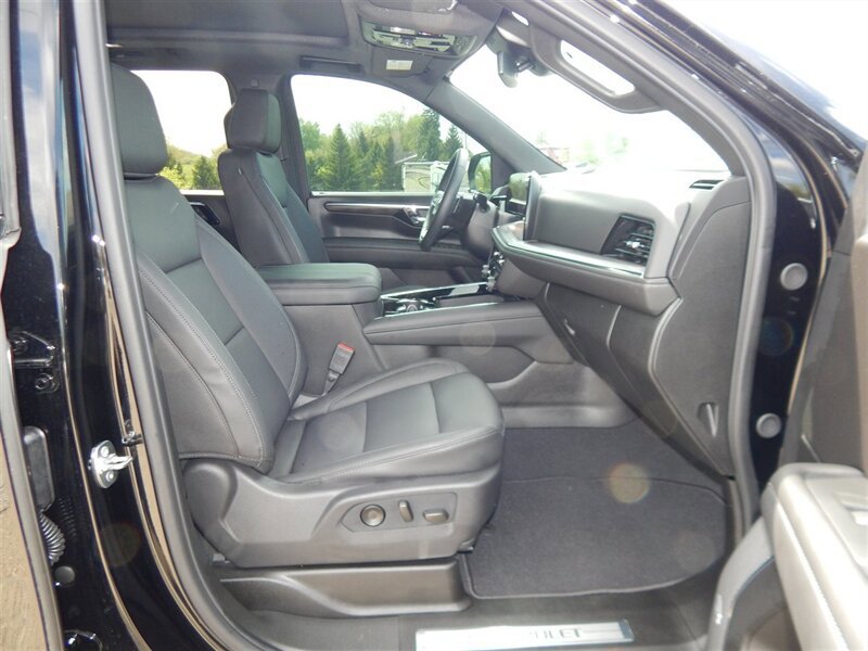 Used 2026 Chevrolet Suburban Z71 w/ Comfort Package AWD/4WD image 19