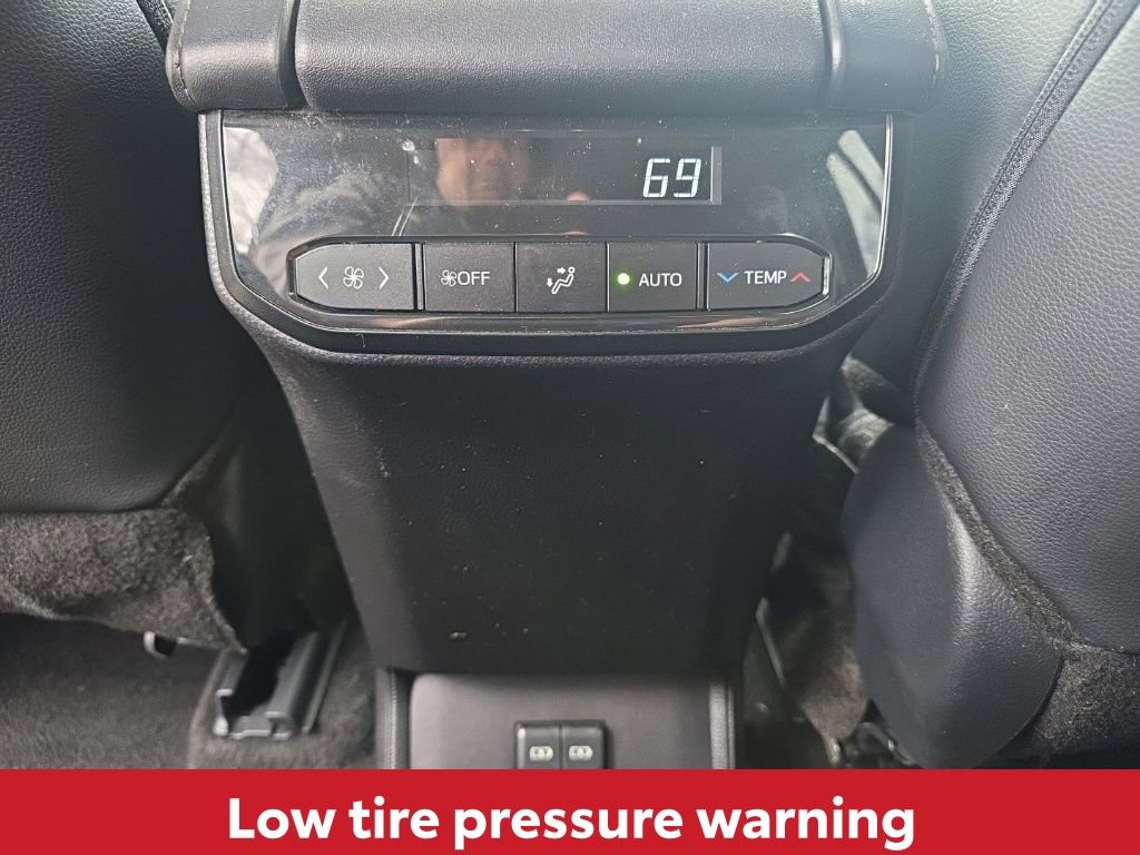 Used 2024 Toyota Highlander XLE image 20