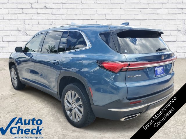 Used 2025 Buick Enclave Preferred FWD image 2