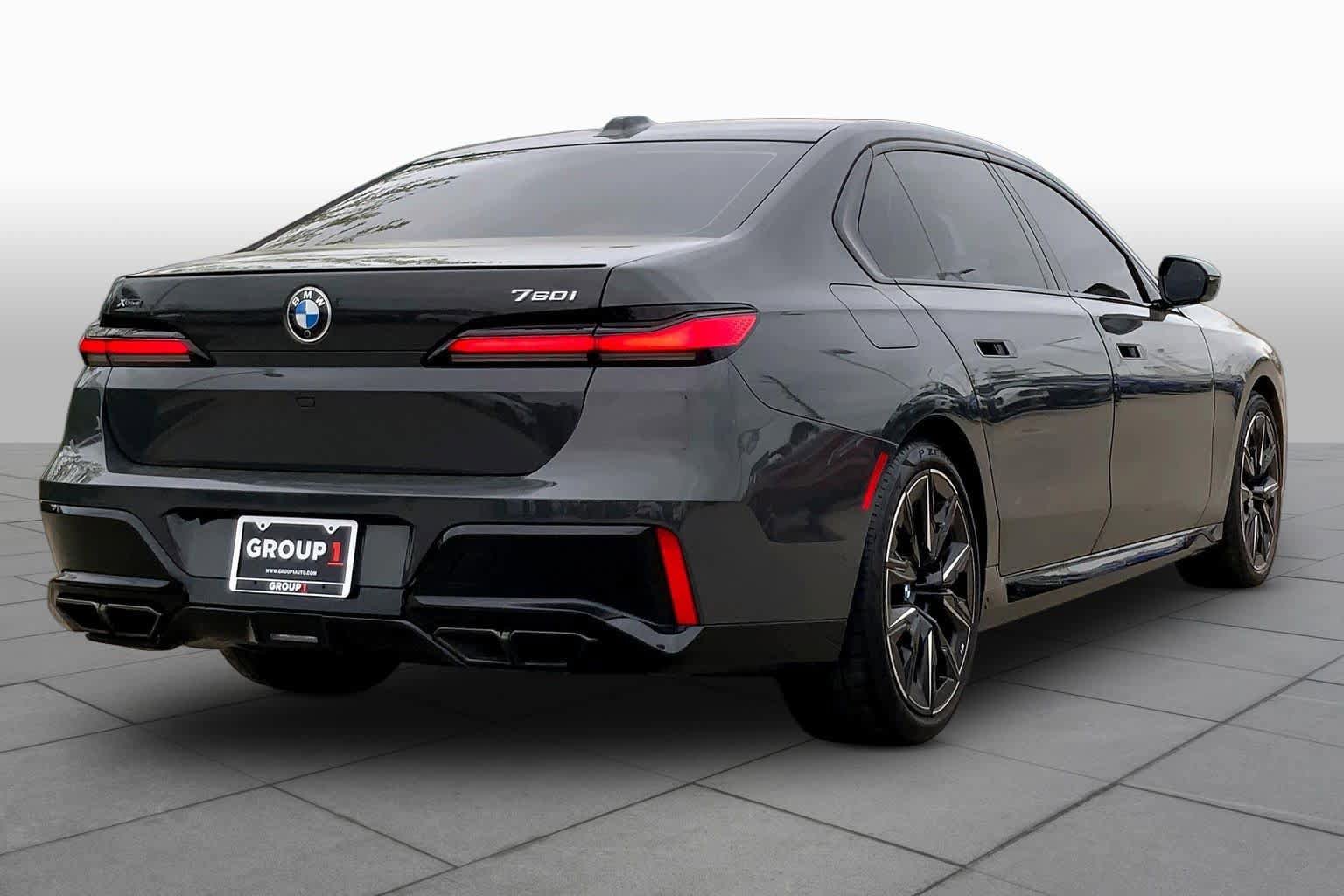 Certified 2025 BMW 760i xDrive w/ Executive Package AWD/4WD image 12