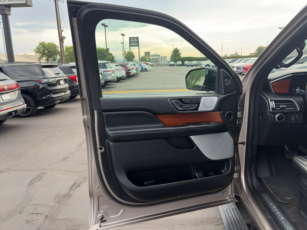 Used 2019 Lincoln Navigator Reserve AWD/4WD image 10