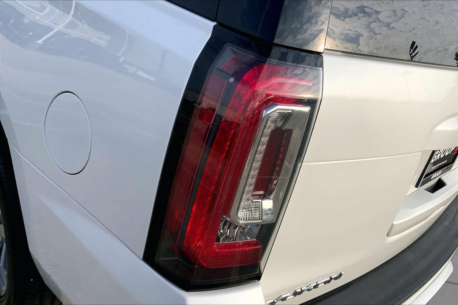 Used 2018 GMC Yukon SLT w/ Premium Edition RWD image 29