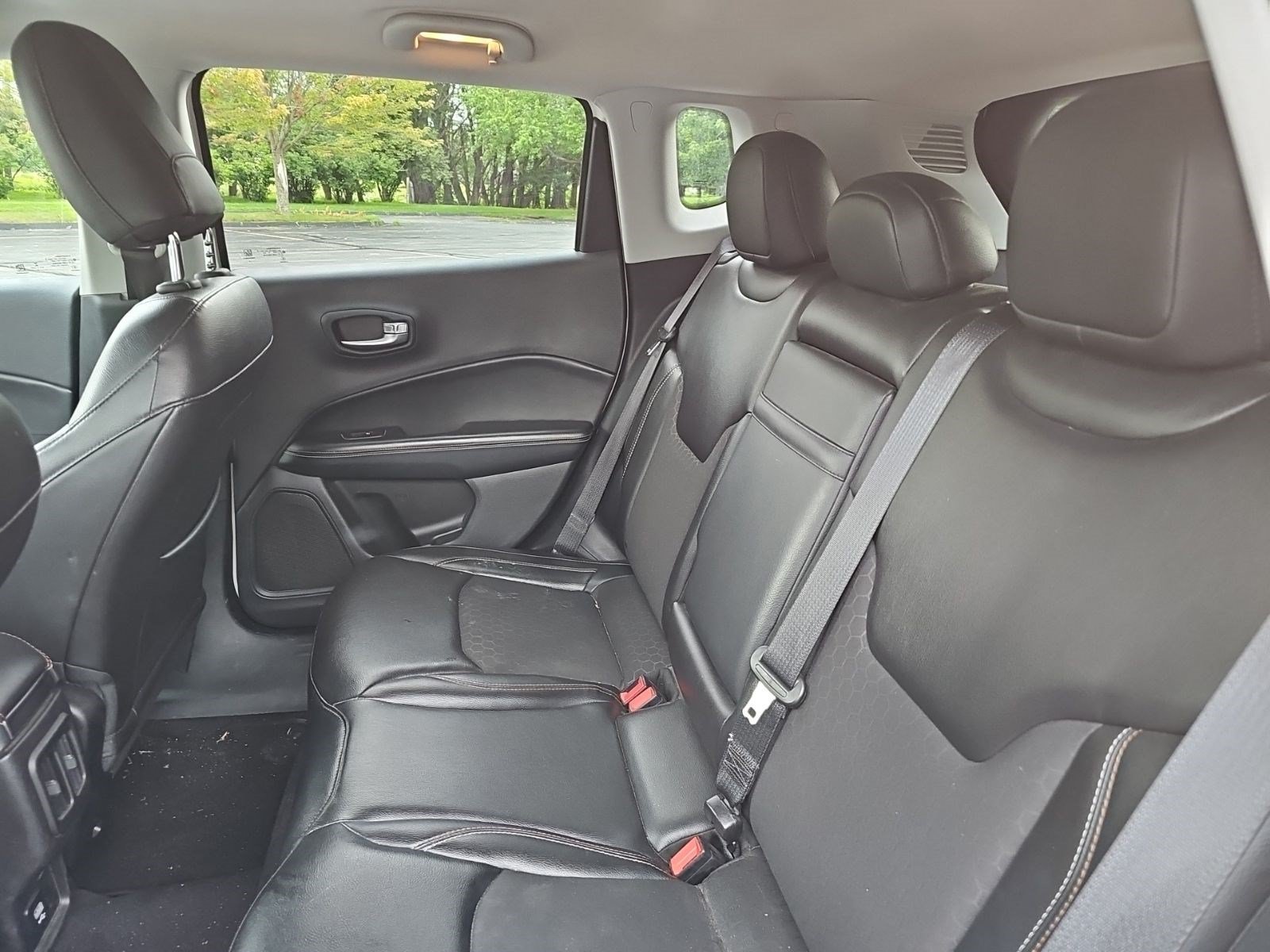 Used 2018 Jeep Compass Latitude FWD image 17