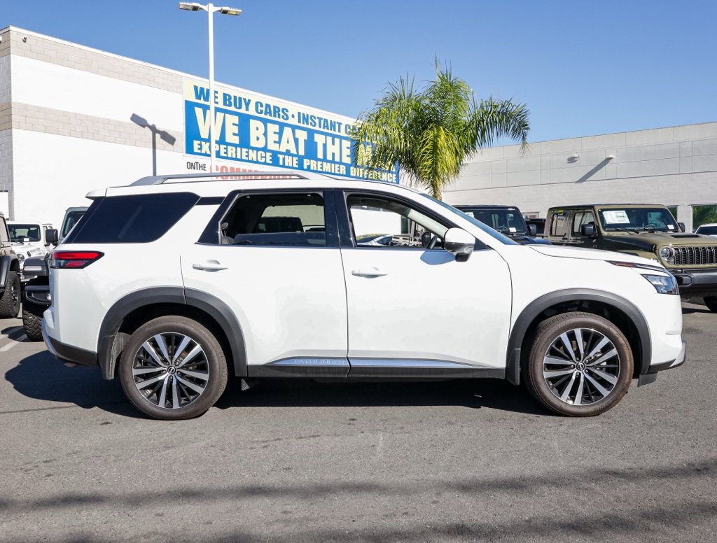 Used 2025 Nissan Pathfinder Platinum w/ Cargo Package image 8