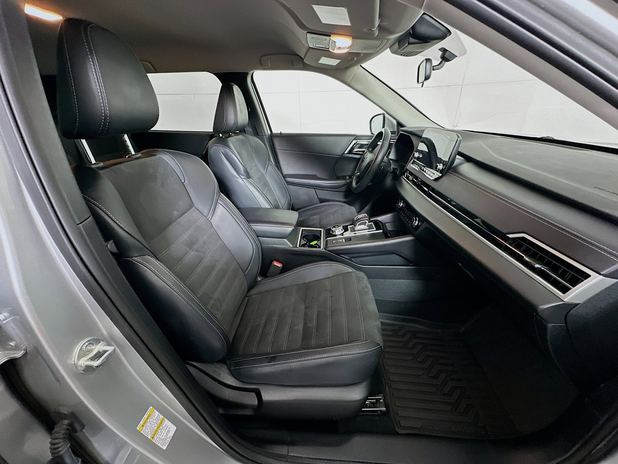 Used 2024 Mitsubishi Outlander SE image 34